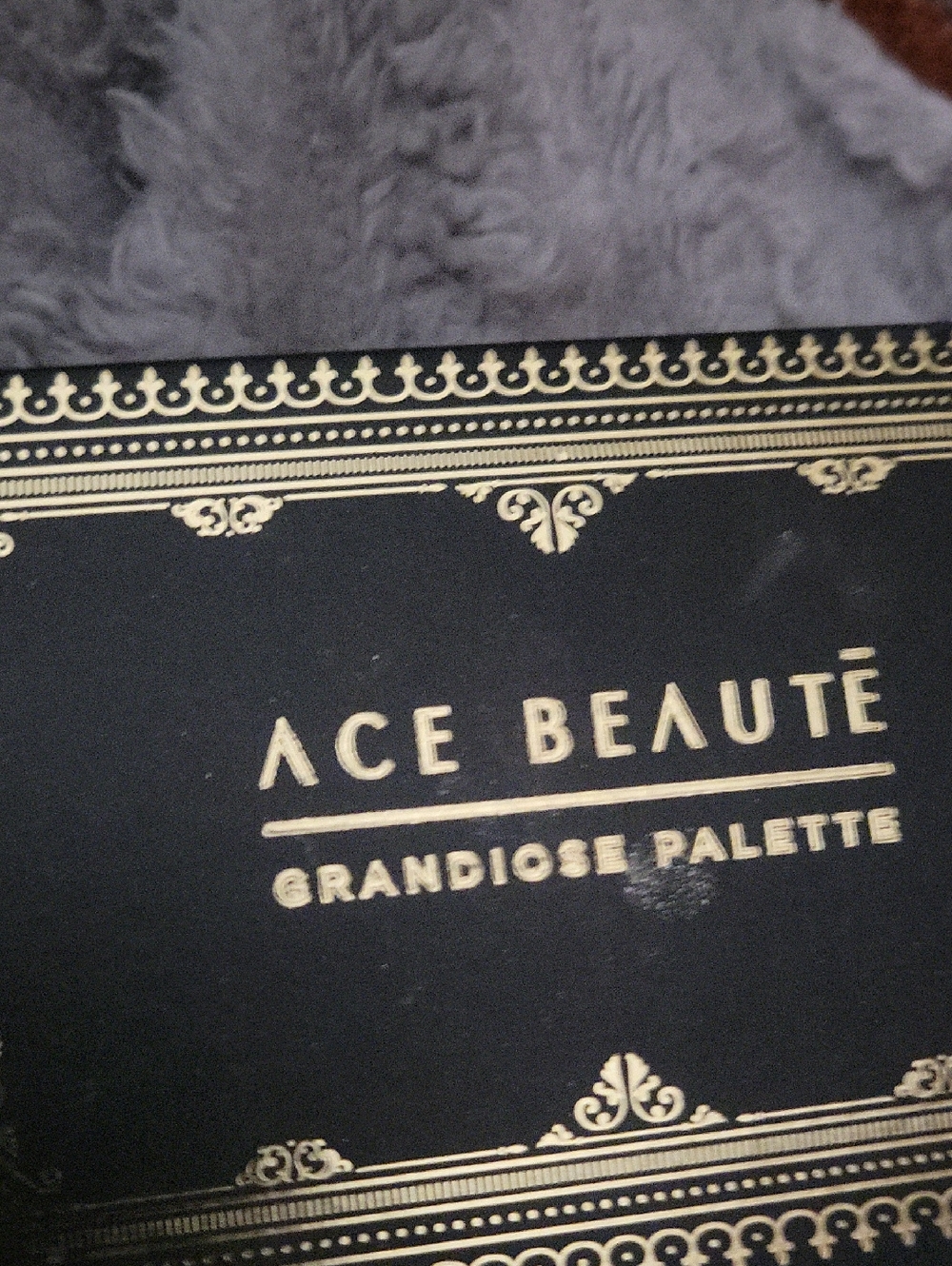 Ace Beauté Grandiose Palette - Black and Gold